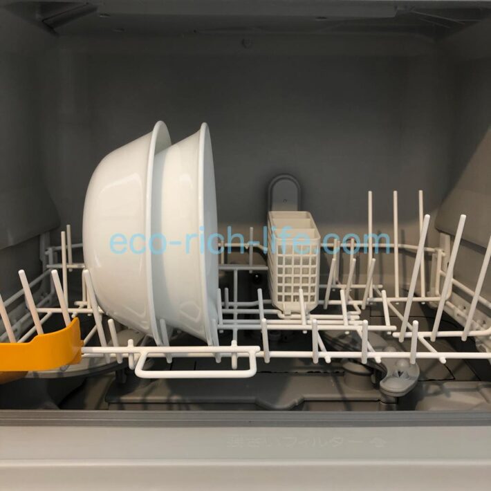 コレールのお皿が食洗機の中央にジャストフィットしている写真